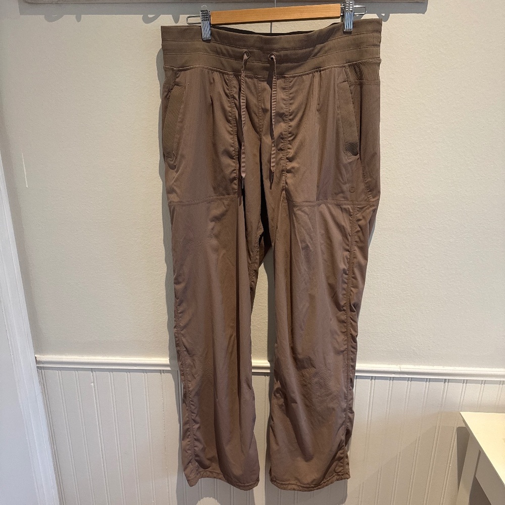 Lululemon Dance Pant in light brown/taupe size 10